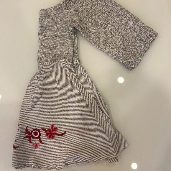 Grey and Floral Blouse - Picture 2 of 2